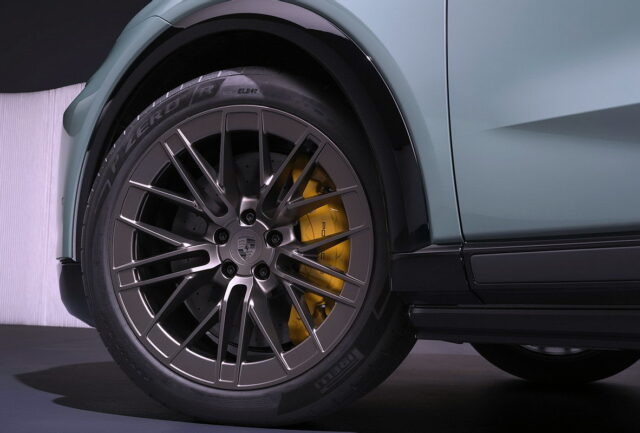 testmotori360-Pirelli-PZero-Porsche-Cayenne-Electric-Turbo